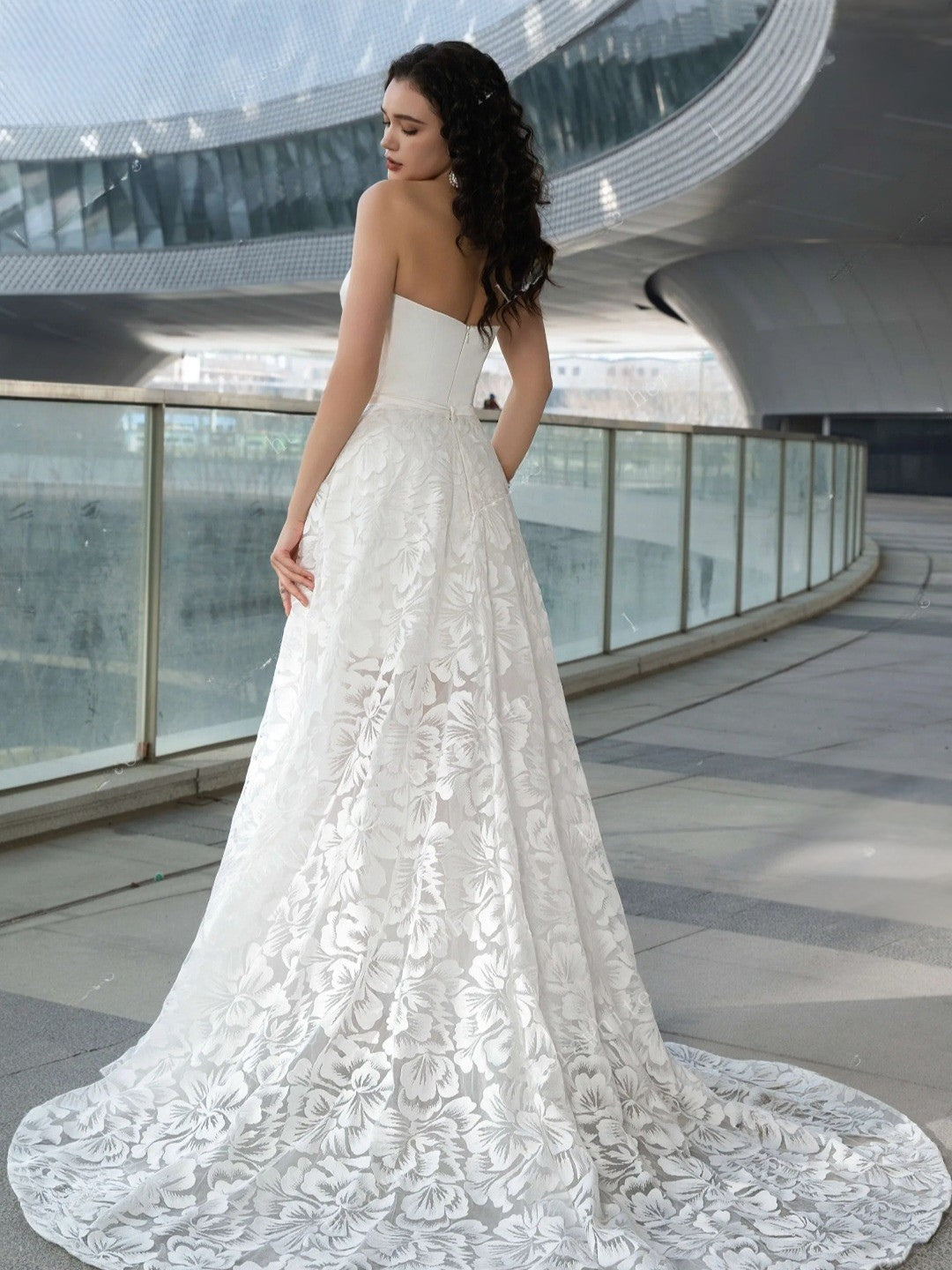 Métamorphose: Two-in-One Convertible Mini Gown