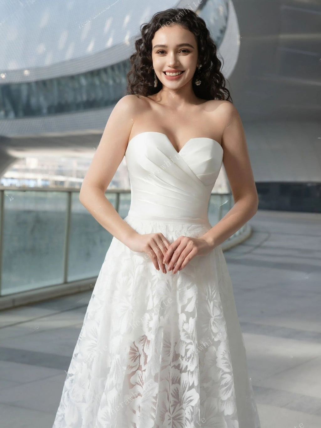 Métamorphose: Two-in-One Convertible Mini Gown