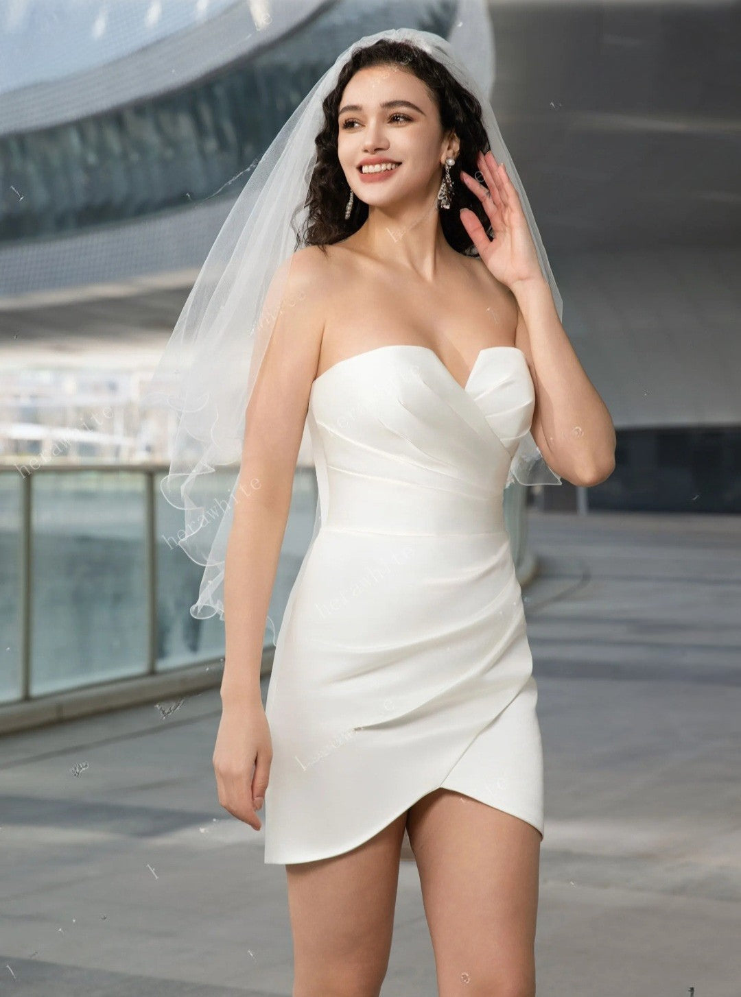 Métamorphose: Two-in-One Convertible Mini Gown