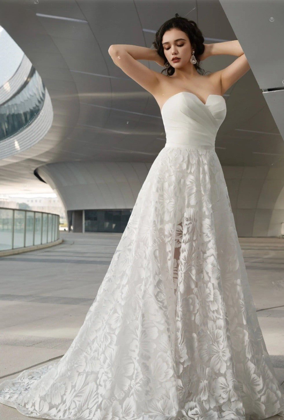 Métamorphose: Two-in-One Convertible Mini Gown